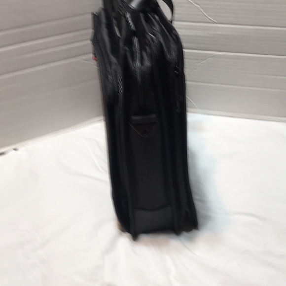 New! Lenovo Thinkpad Basic Case - Picture 4 of 9